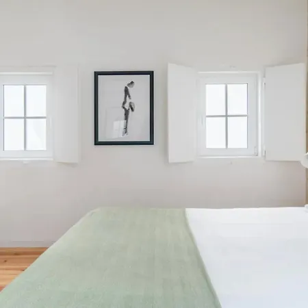 2br Terrace W Ac - Time Out Market | By Airnest