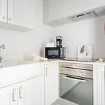 2br Terrace W Ac - Time Out Market | By Airnest * Lisboa
