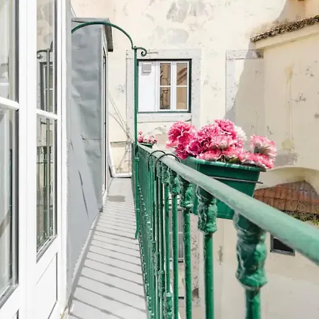 2br Terrace W Ac - Time Out Market | By Airnest Apartment *