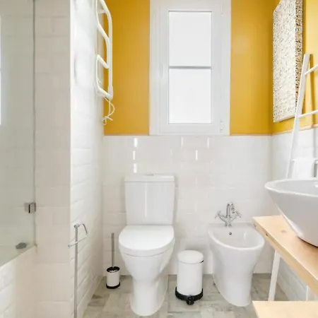 2br Terrace W Ac - Time Out Market | By Airnest Apartment *